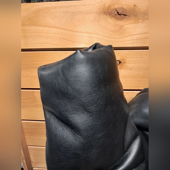 Abercrombie & Fitch Vegan Leather Mini Puffer Jacket Size M - Picture 3 of 9